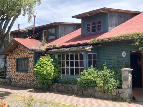 Venta Hostal Boutique École en pleno centro de Pucón — Centro, Pucón