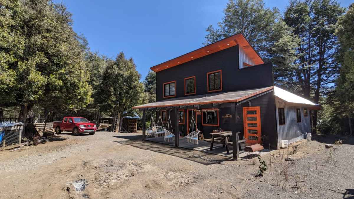 Venta Locales Comerciales y Casa en Parcela camino al Volcán — Camino al Volcán, Pucón