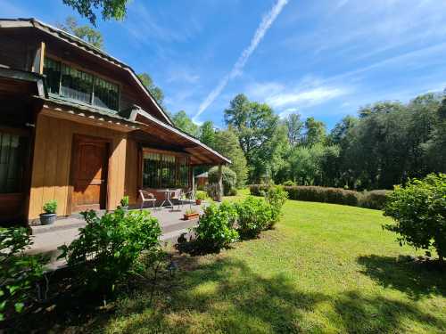 Venta Casa en Parcela más cabaña con orilla de río Liucura — Quetroleufu, Pucón