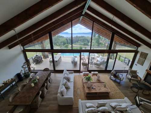 Venta Extraordinaria Casa en Condominio Canto del Agua en sector de Los Riscos, Pucón — Los Riscos, Pucón