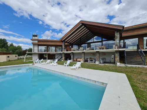 Venta Extraordinaria Casa en Condominio Canto del Agua en sector de Los Riscos, Pucón — Los Riscos, Pucón