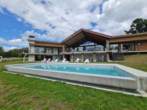 Venta Extraordinaria Casa en Condominio Canto del Agua en sector de Los Riscos, Pucón — Los Riscos, Pucón