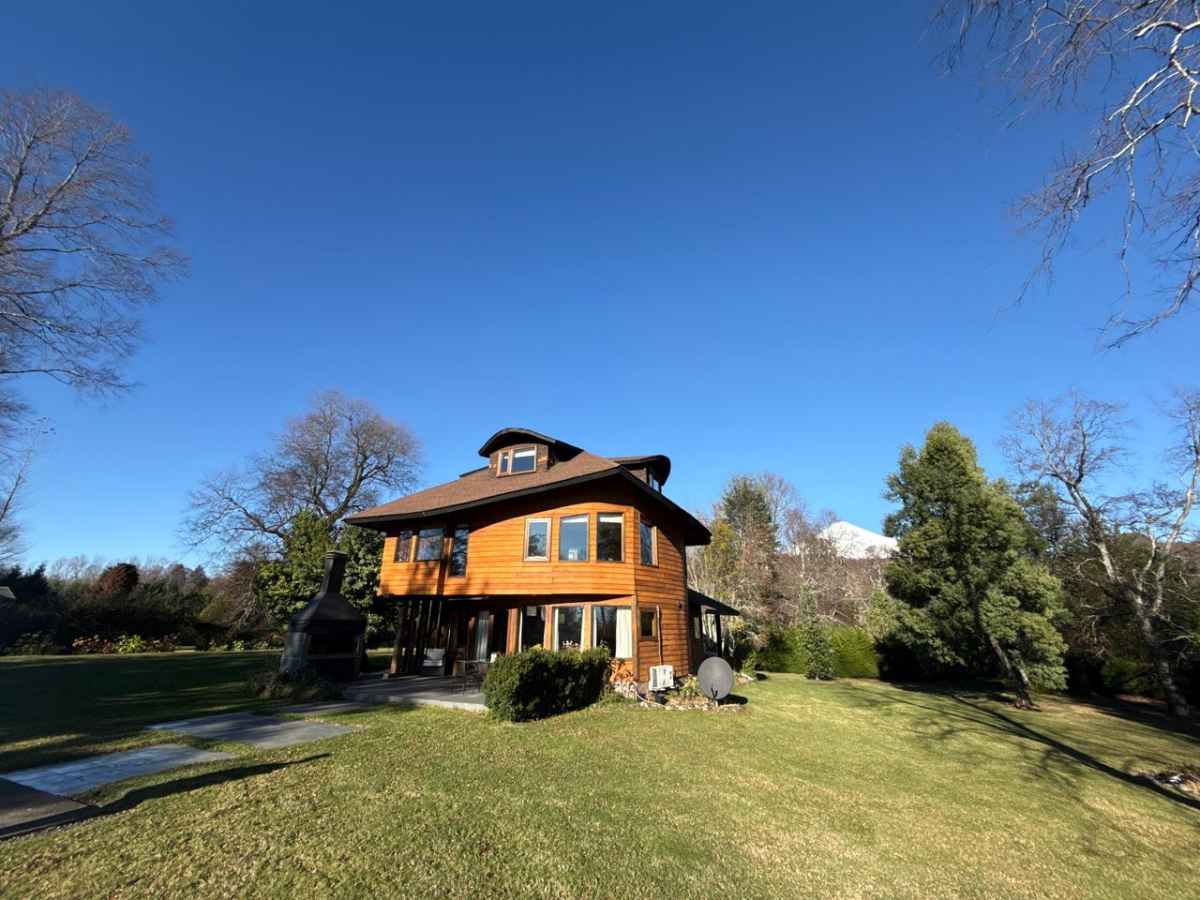 Venta Casa en Loteo La Candelaria – Dos casas en un terreno de 5.938 m² — Candelaria, Pucón