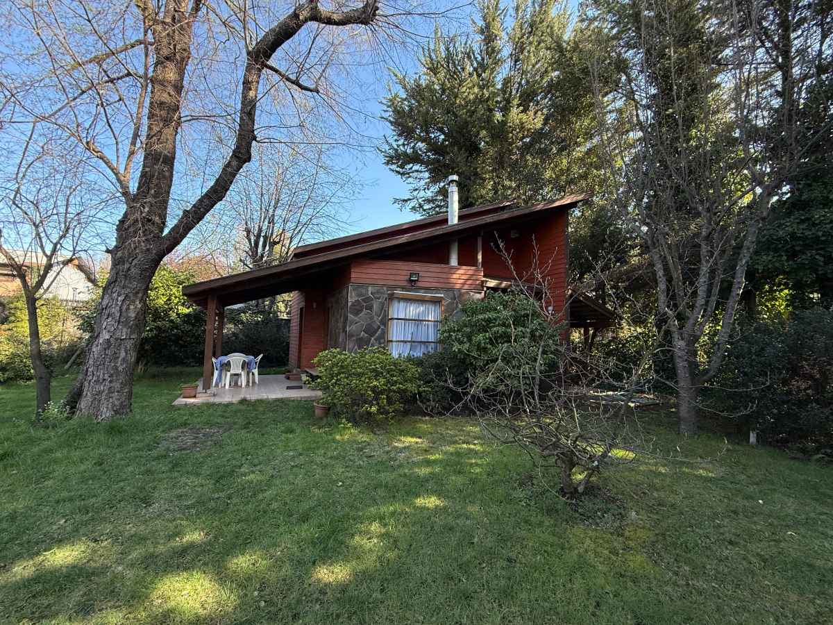 Arriendo Cabaña Variante Internacional N°765, a pasos del Centro de Pucón — Variante Camino Internacional, Pucón