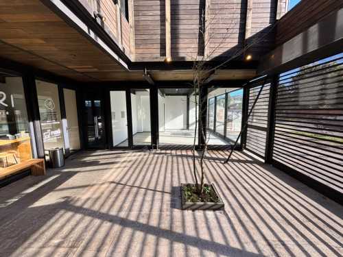 Arriendo Locales Comerciales en Edificio Rincón del Lago — Centro, Pucón