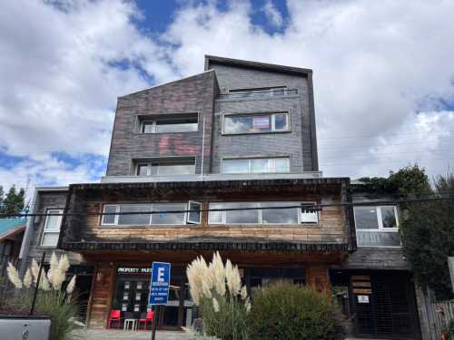 Arriendo Oficina N°41 en Edificio Alta Terra, en pleno centro de Pucón — Centro, Pucón