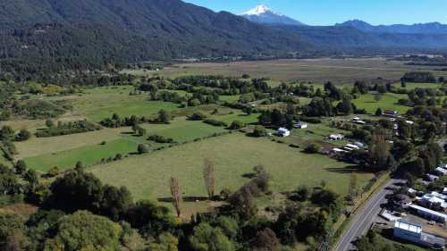 Venta Campo 3.9 ha con Orilla de Estero, Sector Casa de Lata, Camino a Curarrehue — Camino a Curarrehue, Curarrehue