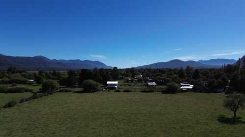 Venta Campo 3.9 ha con Orilla de Estero, Sector Casa de Lata, Camino a Curarrehue — Camino a Curarrehue, Curarrehue