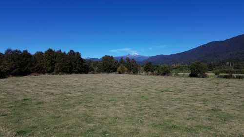 Venta Campo 3.9 ha con Orilla de Estero, Sector Casa de Lata, Camino a Curarrehue — Camino a Curarrehue, Curarrehue