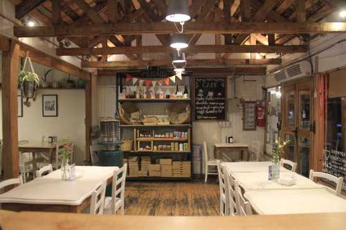 Venta Derecho a Llave Restaurant Cafetería, ¡Gran Oportunidad en Pleno Centro de Pucón! — Centro, Pucón