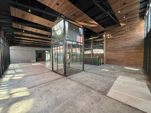 Arriendo Restaurante - Local Gastronómico con Gran Terraza en Centro de Pucón — Centro, Pucón