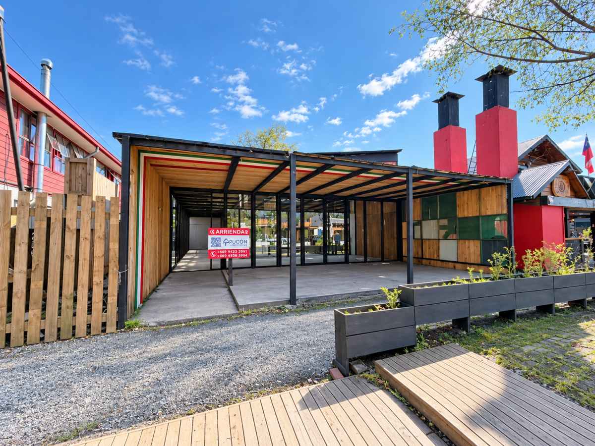 Arriendo Restaurante - Local Gastronómico con Gran Terraza en Centro de Pucón — Centro, Pucón